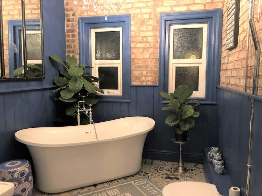 Winter Escape With Heated Pool * Liverpool